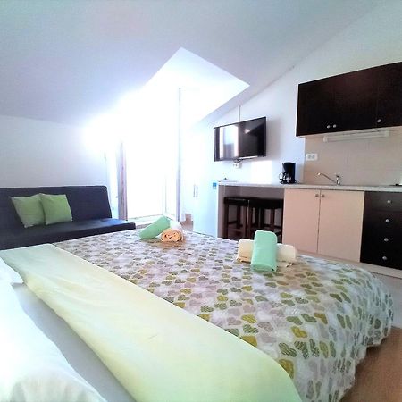 Guesthouse Cecilia Малинска Экстерьер фото