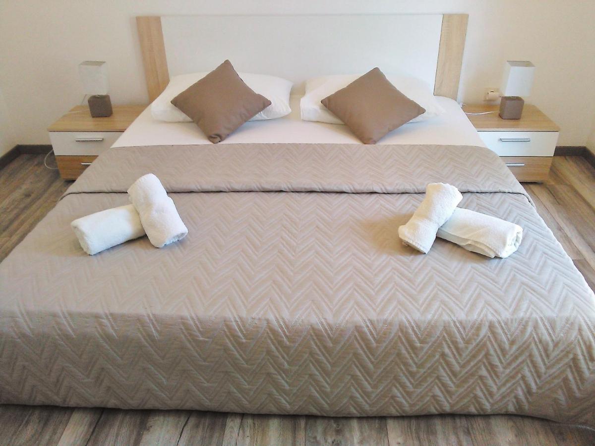 Guesthouse Cecilia Малинска Экстерьер фото