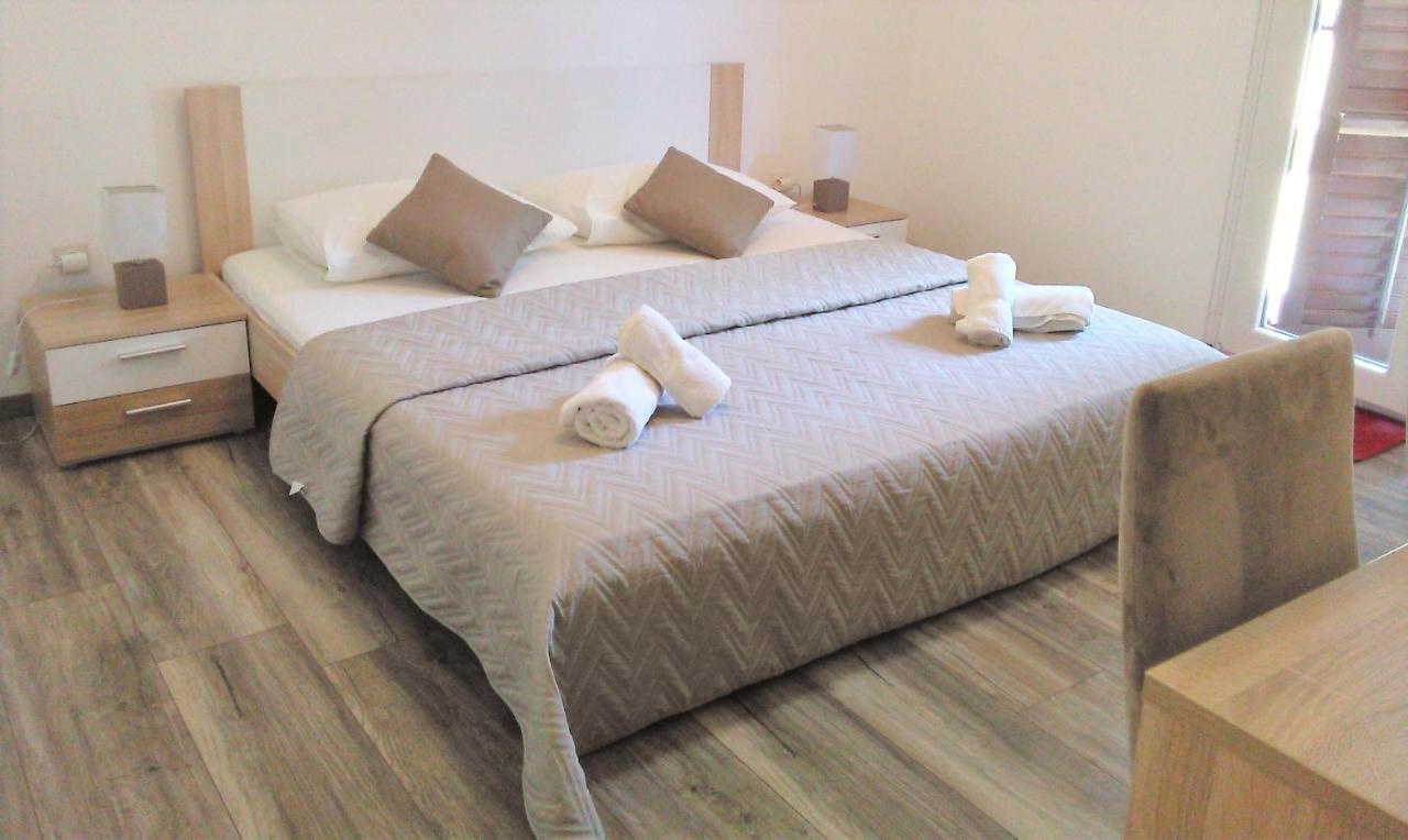Guesthouse Cecilia Малинска Экстерьер фото