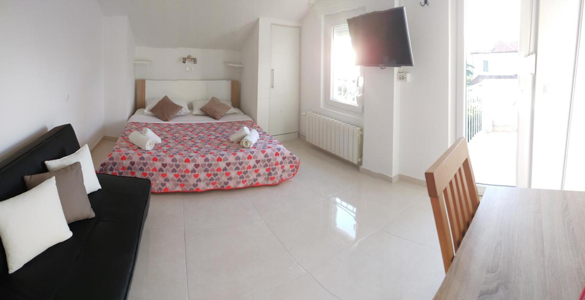 Guesthouse Cecilia Малинска Экстерьер фото