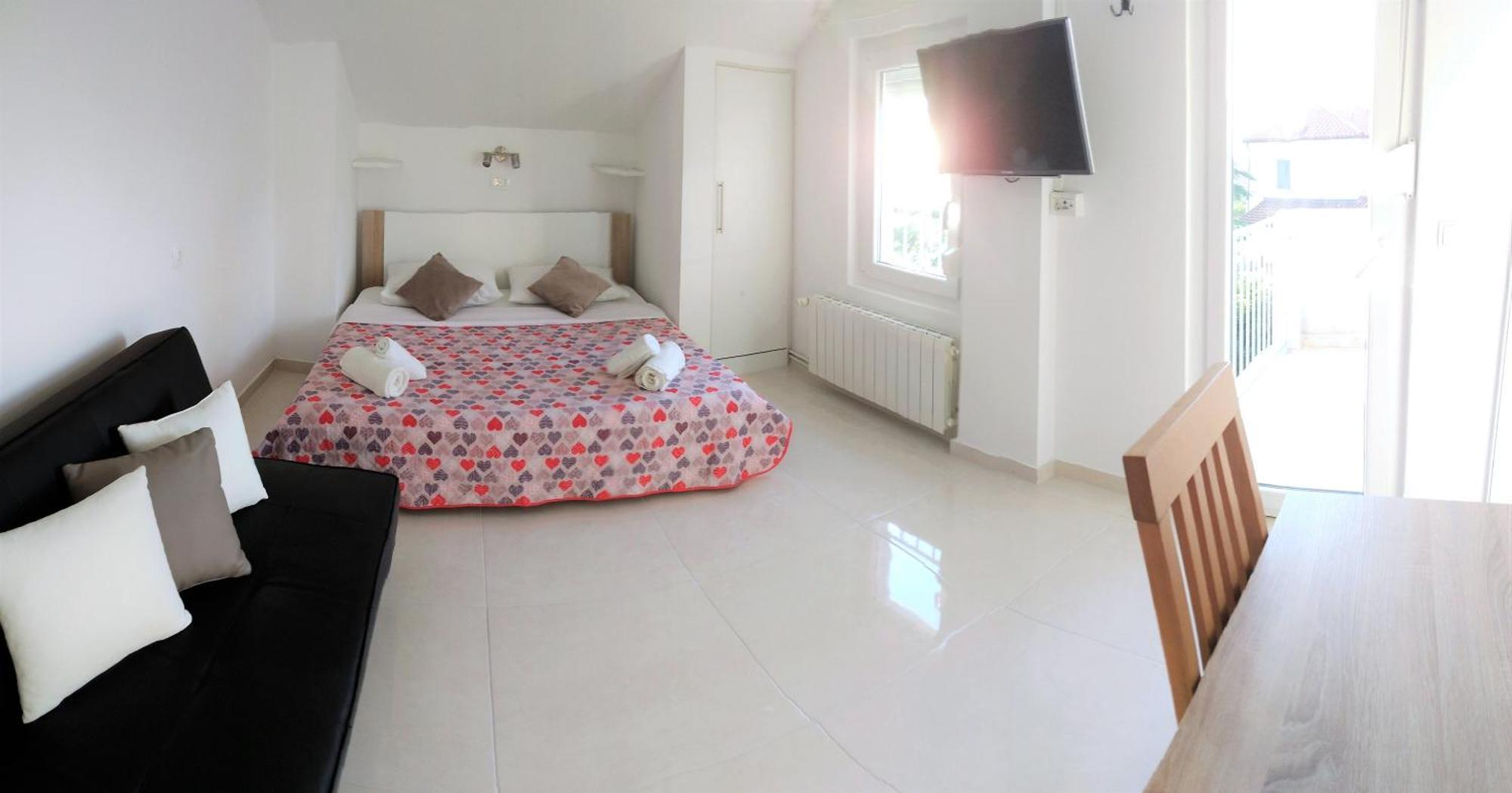 Guesthouse Cecilia Малинска Экстерьер фото