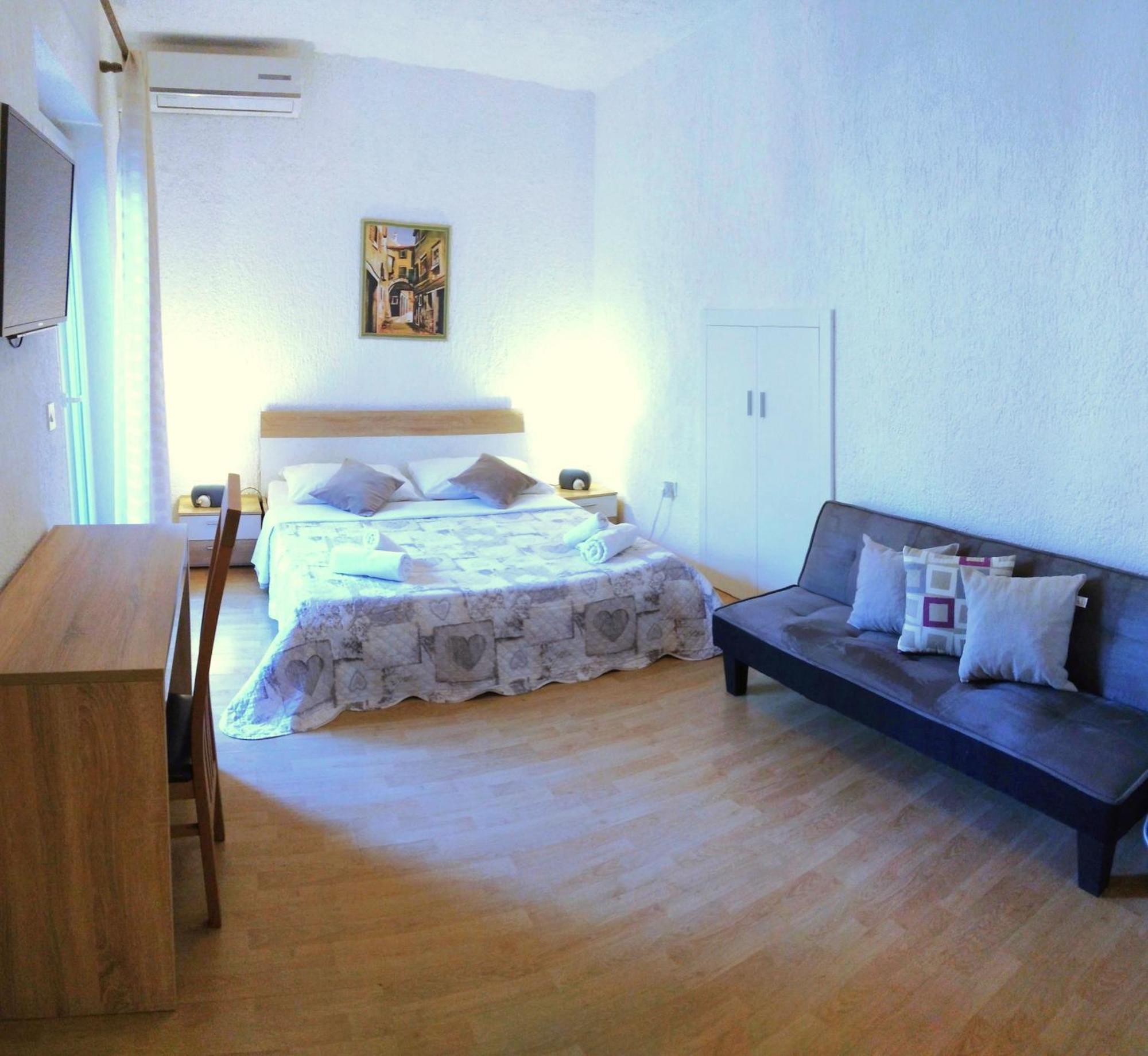 Guesthouse Cecilia Малинска Экстерьер фото
