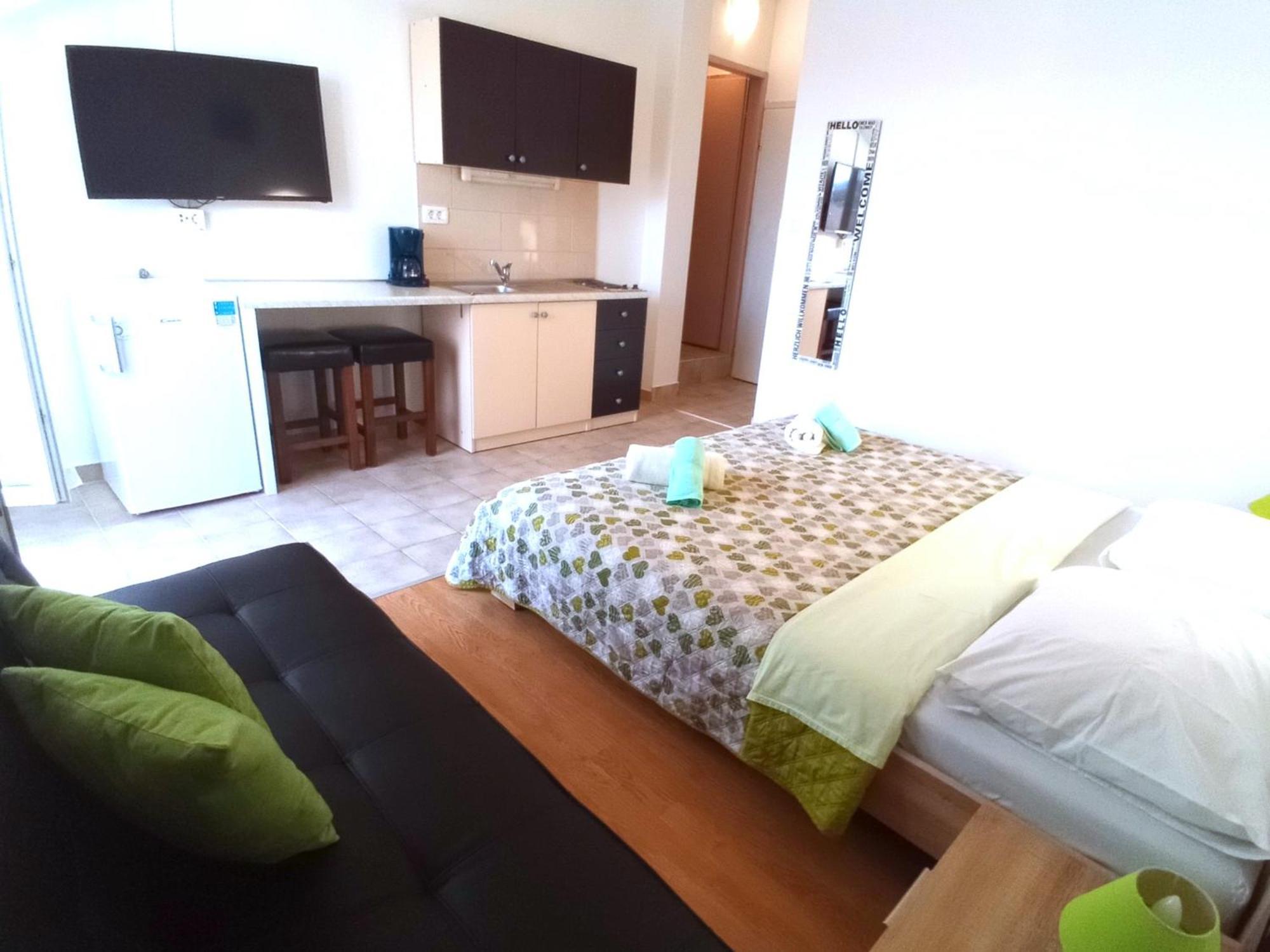 Guesthouse Cecilia Малинска Экстерьер фото