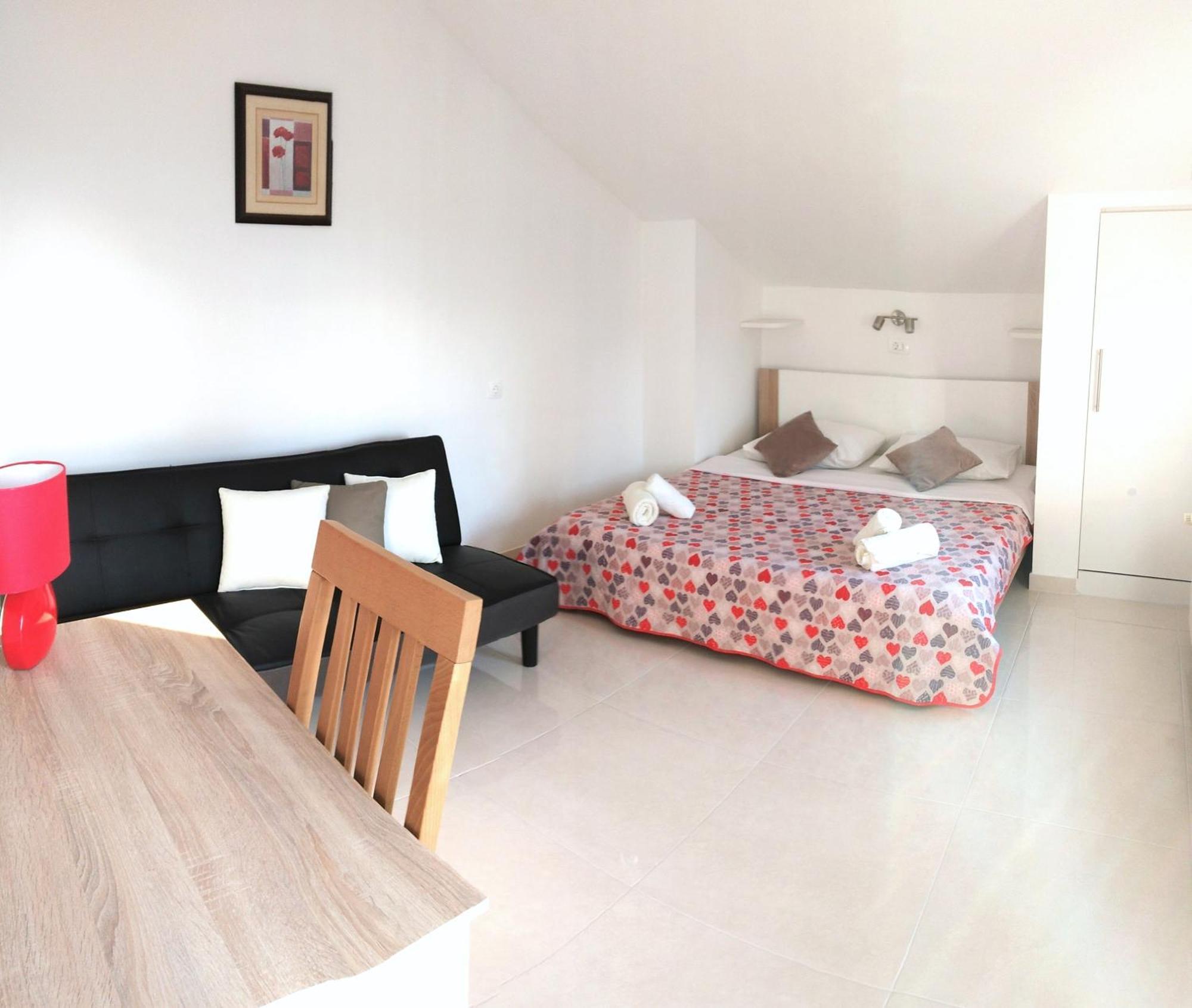 Guesthouse Cecilia Малинска Экстерьер фото