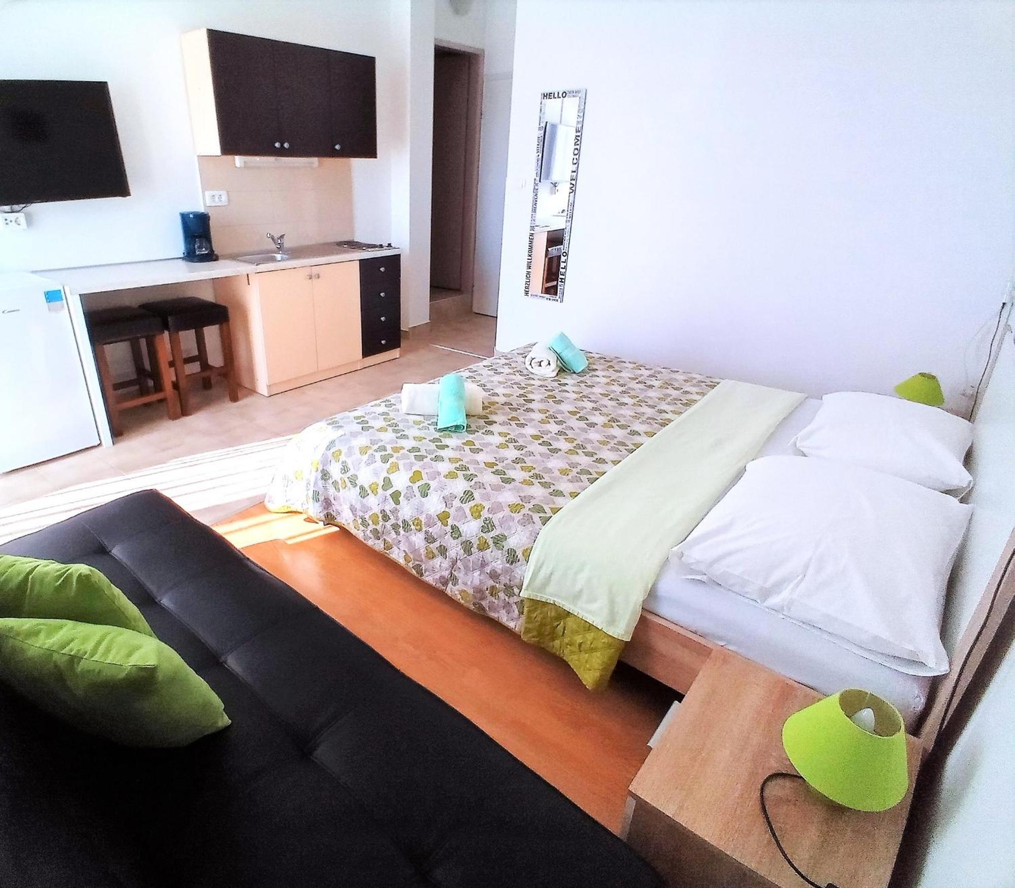 Guesthouse Cecilia Малинска Экстерьер фото