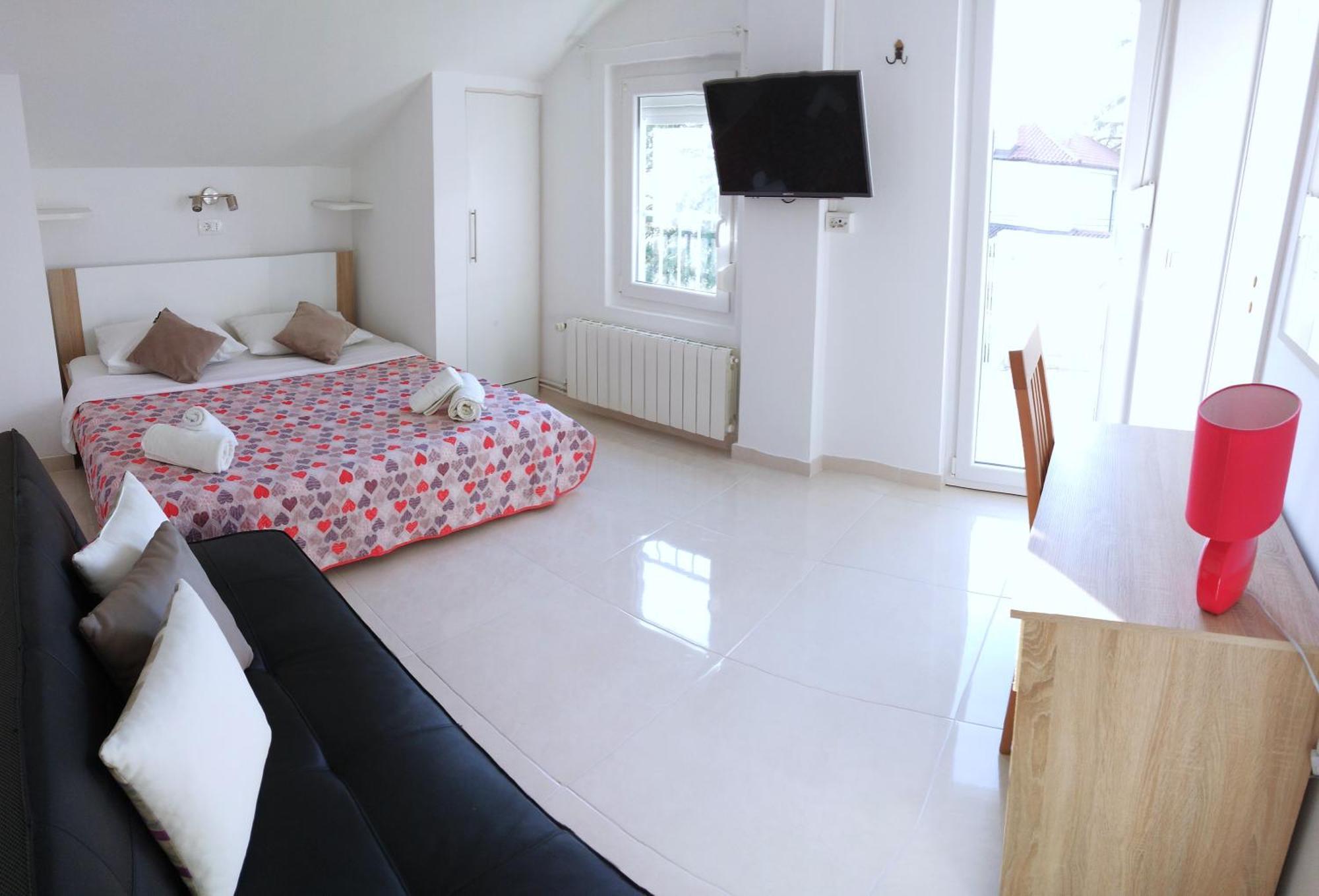 Guesthouse Cecilia Малинска Экстерьер фото