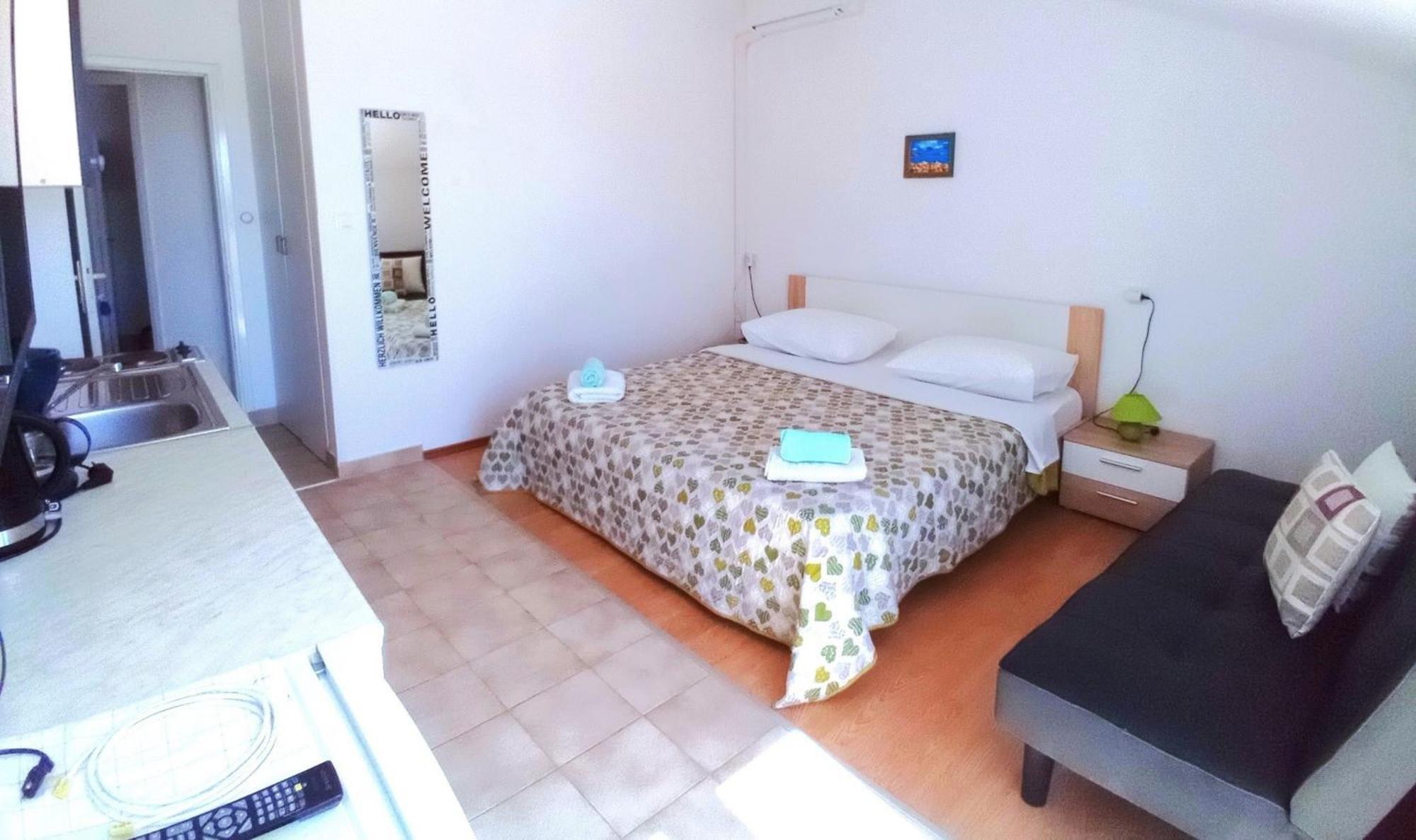 Guesthouse Cecilia Малинска Экстерьер фото