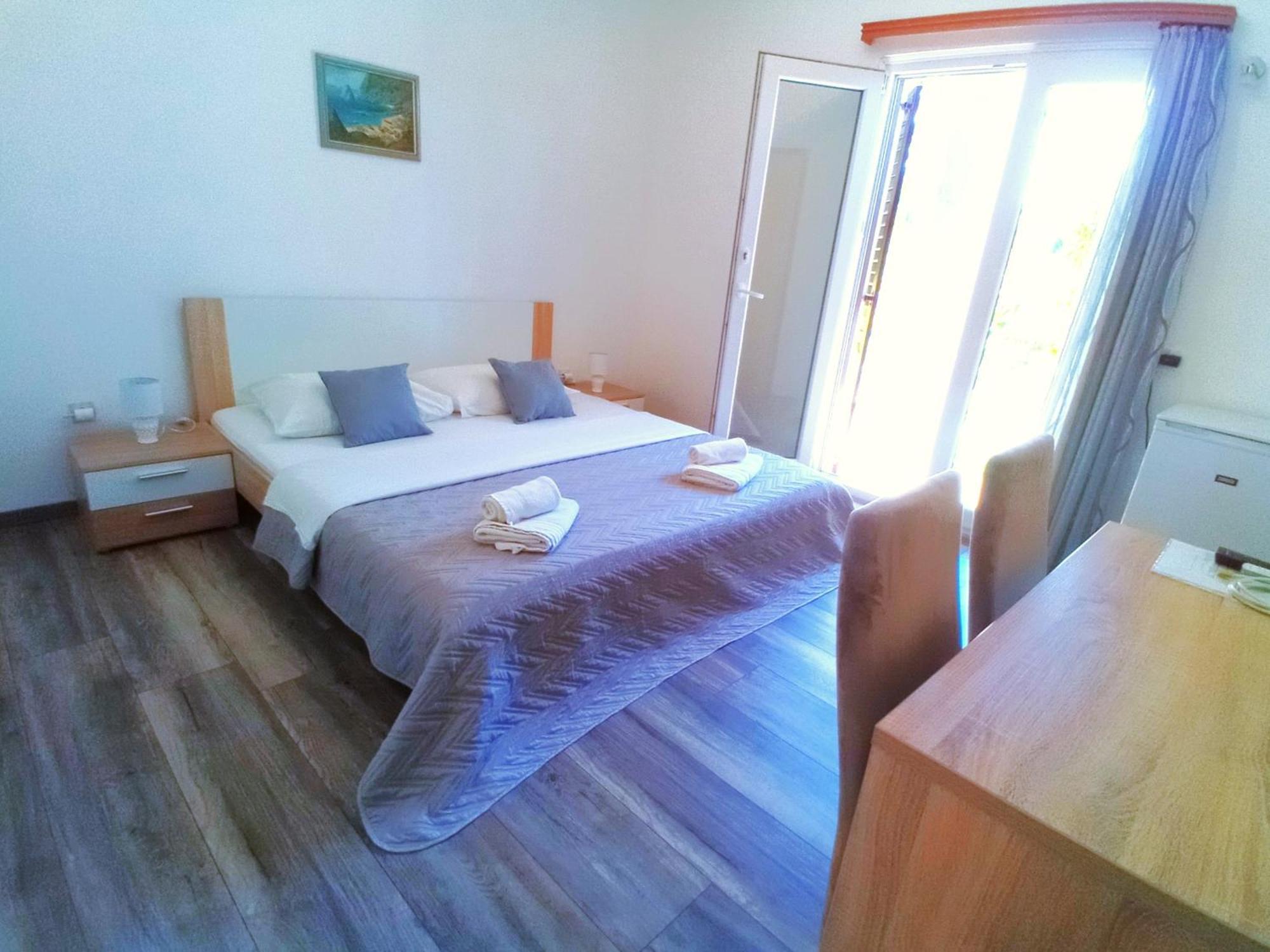 Guesthouse Cecilia Малинска Экстерьер фото