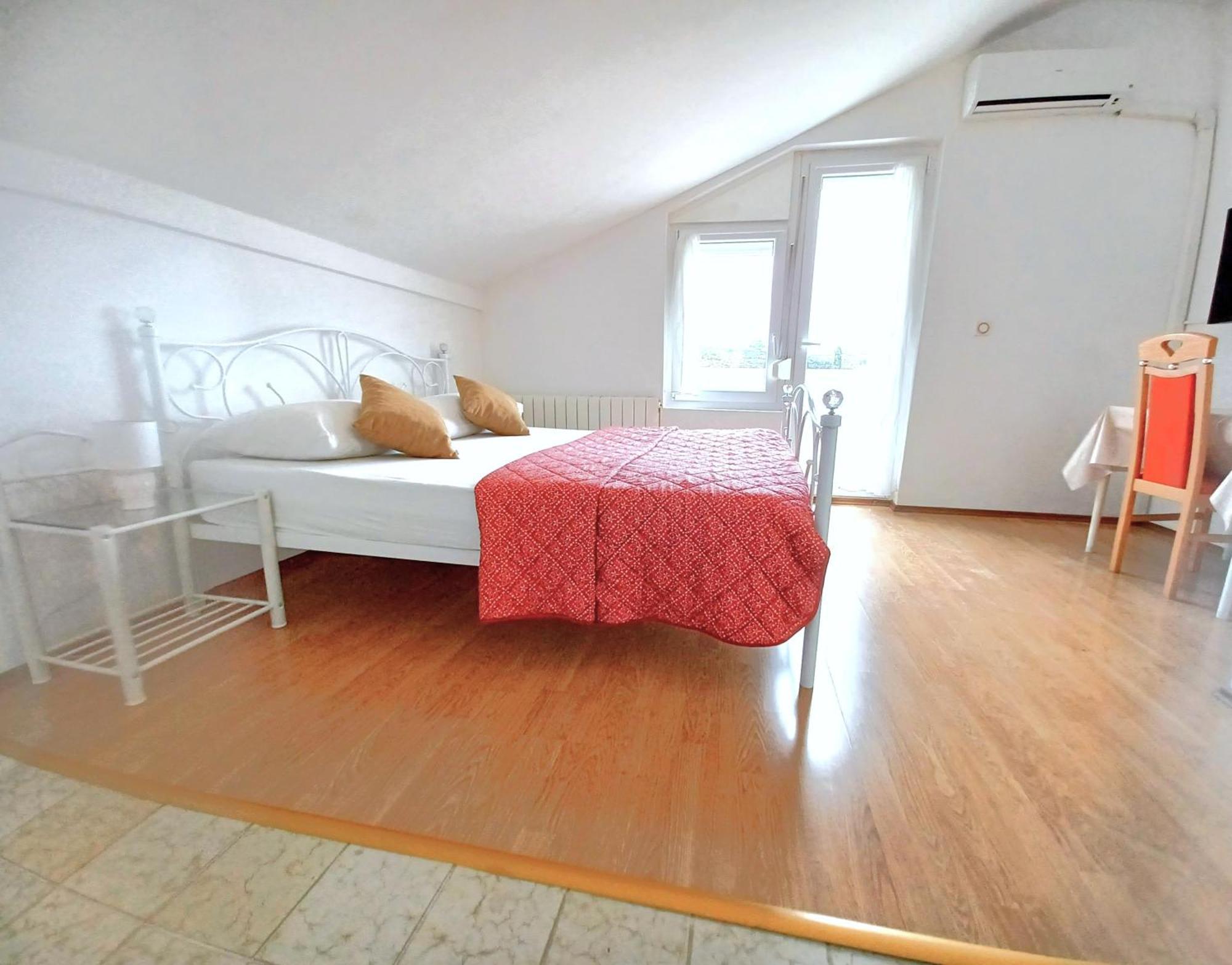 Guesthouse Cecilia Малинска Экстерьер фото