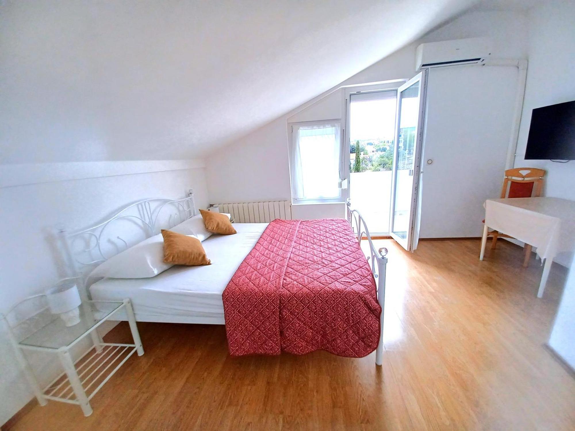 Guesthouse Cecilia Малинска Экстерьер фото